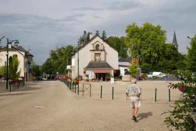 le_bourg_place_de_l_horloge_seilhac