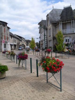 ville_fleurie_le_centre_ville_seilhac