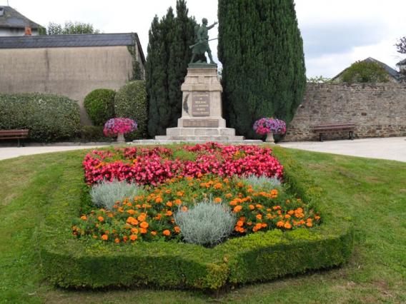 ville_fleurie_monument_aux_morts_seilhac